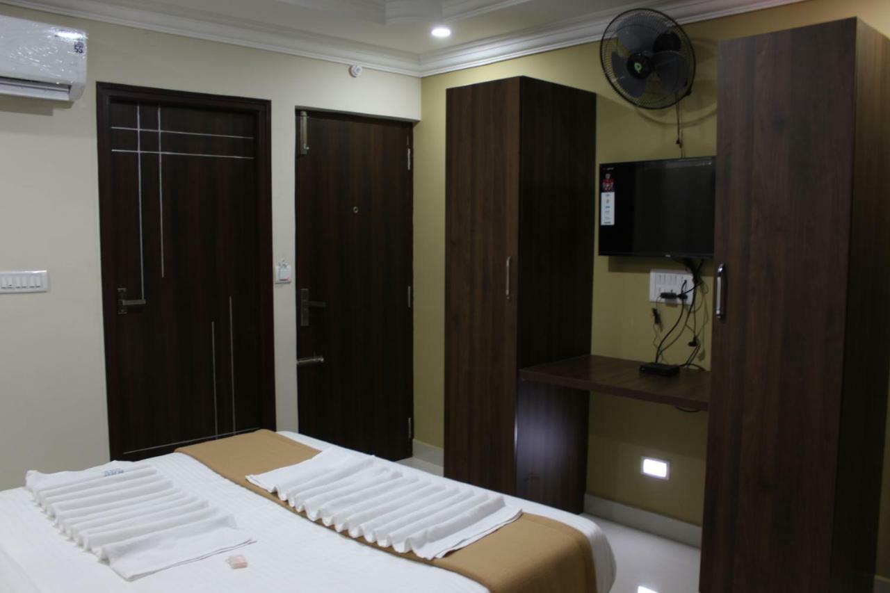 Royal Star Hotels Bangalore Exterior foto