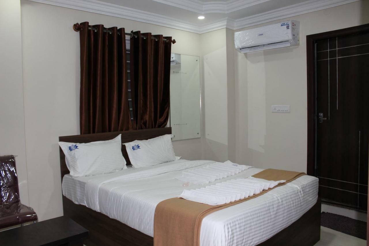 Royal Star Hotels Bangalore Exterior foto