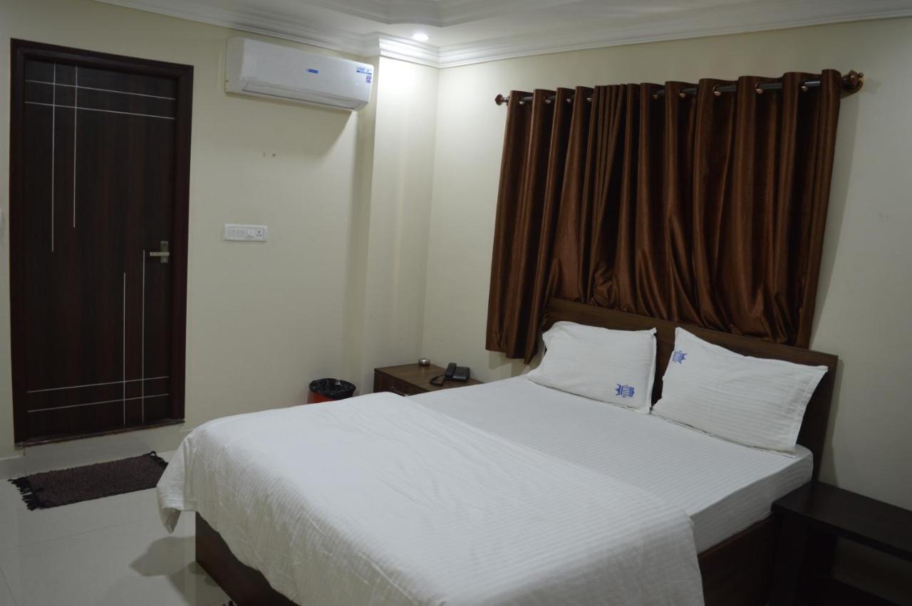 Royal Star Hotels Bangalore Exterior foto